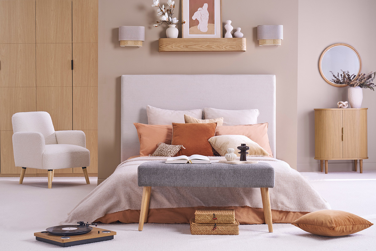 Banc scandinave capitonn� en tissu effet velours textur� gris fonc� et bois clair L96 cm GUESTA