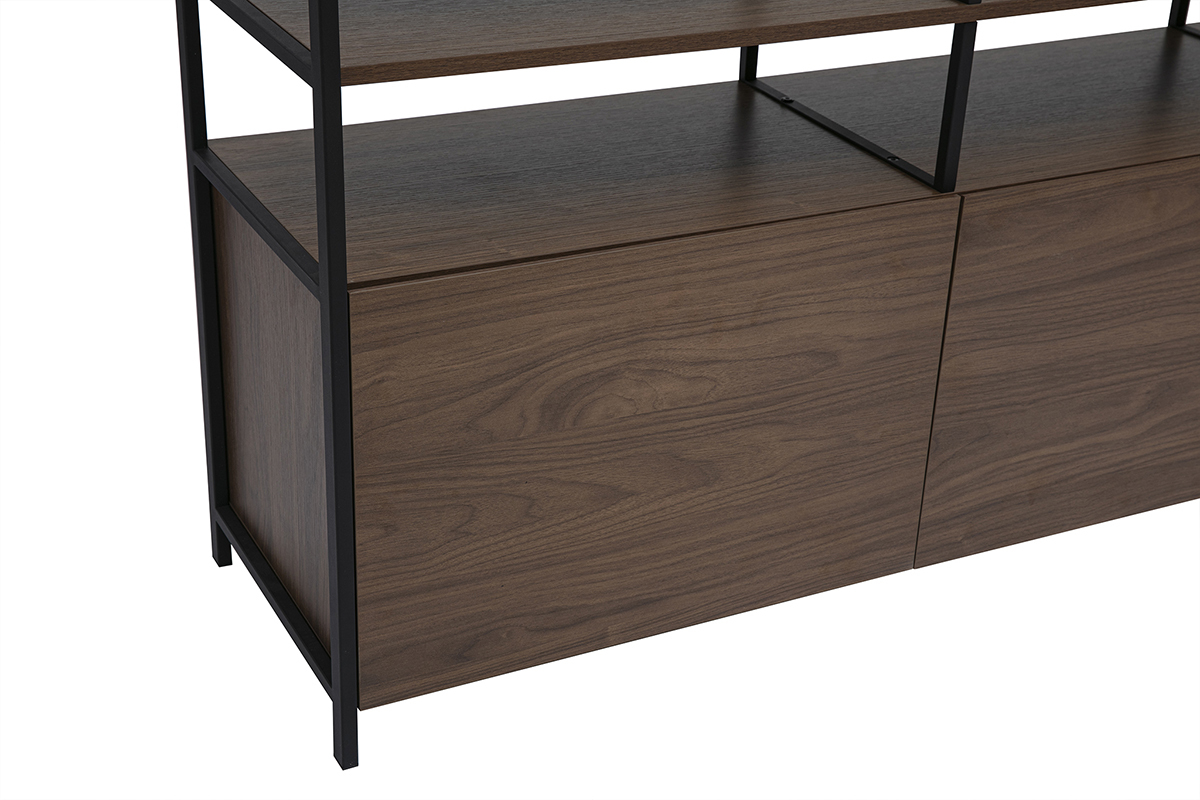 Buffet bas en bois fonc� et m�tal noir, vue de c�t�, �tag�res et compartiments ferm�s visibles.