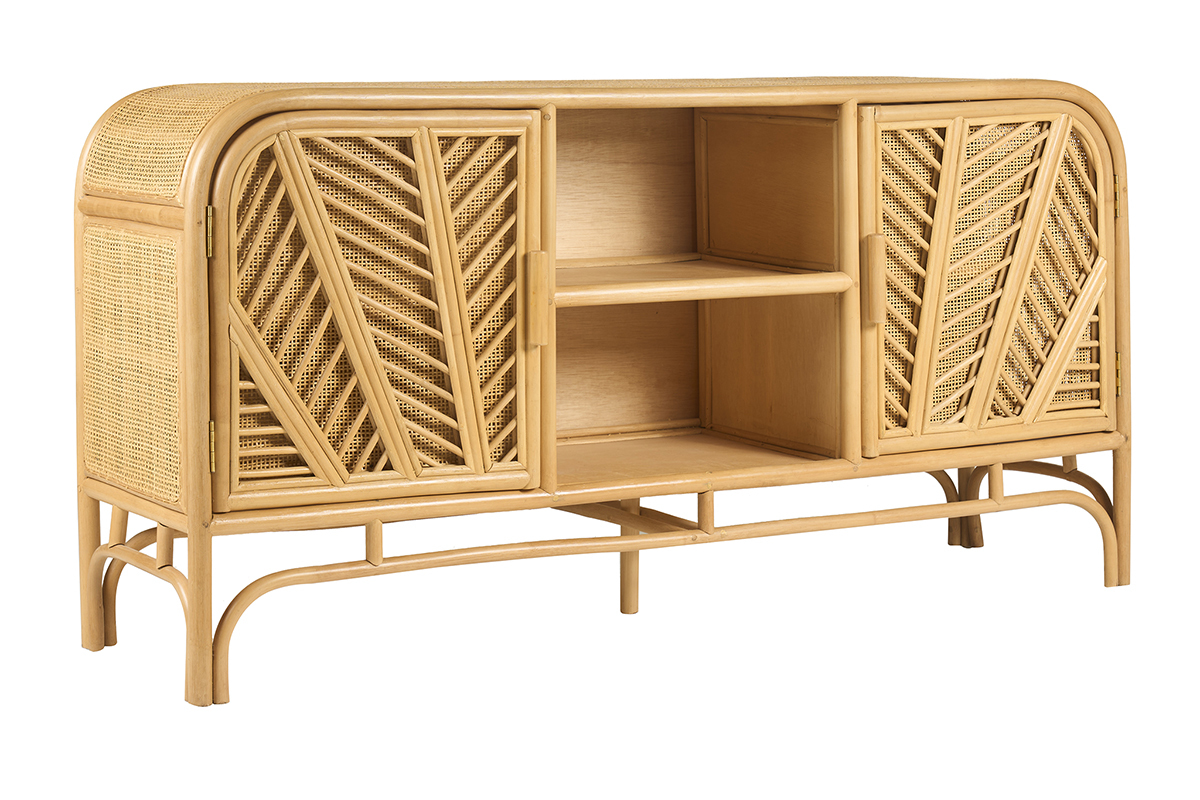 Buffet vintage en rotin avec deux portes et �tag�res ouvertes, vue de 3/4.