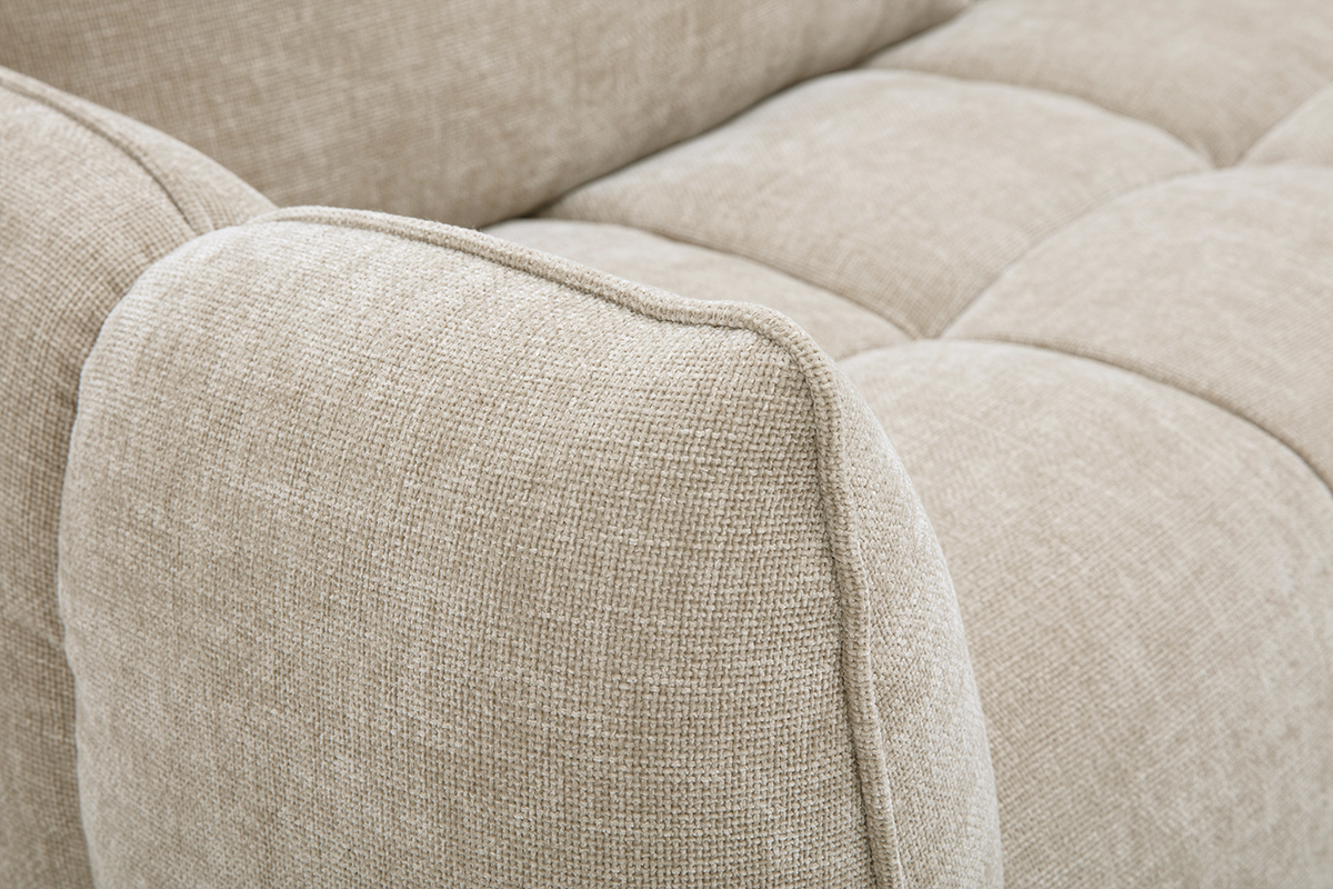 D�tail du canap� 3 places taupe en tissu effet velours textur�, vue rapproch�e sur l'assise capitonn�e.