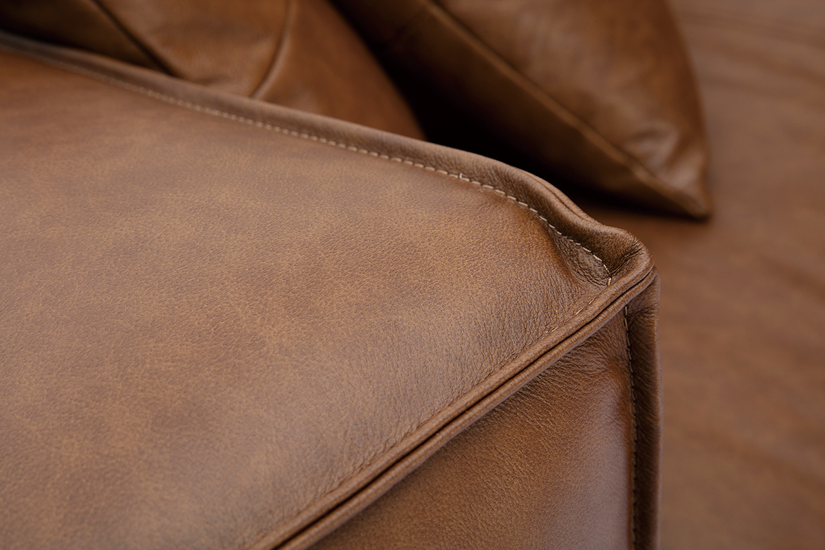 Canap� vintage 3 places cuir marron et bois noir COBAIN