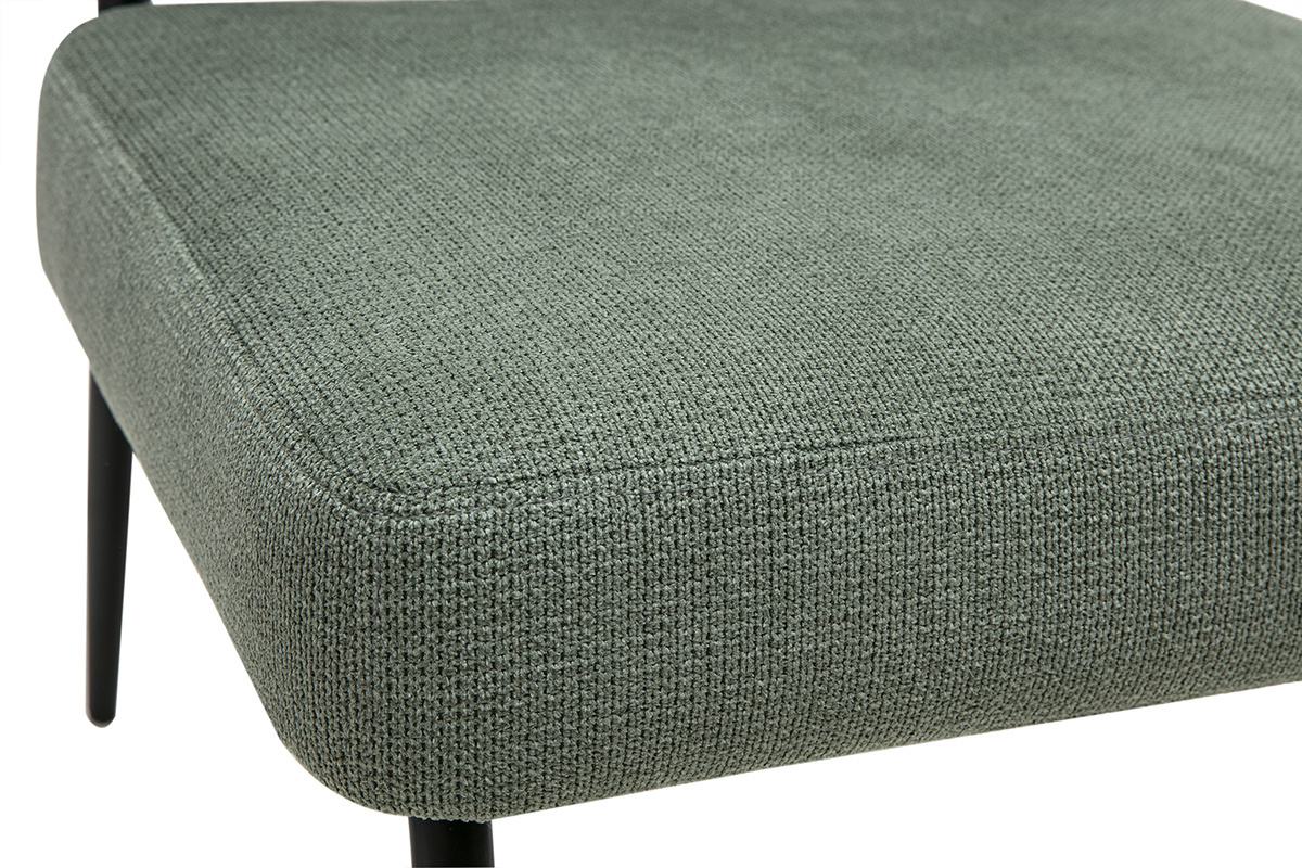 Gros plan sur le tissu vert kaki textur� du fauteuil VEDANA avec pieds en m�tal noir.
