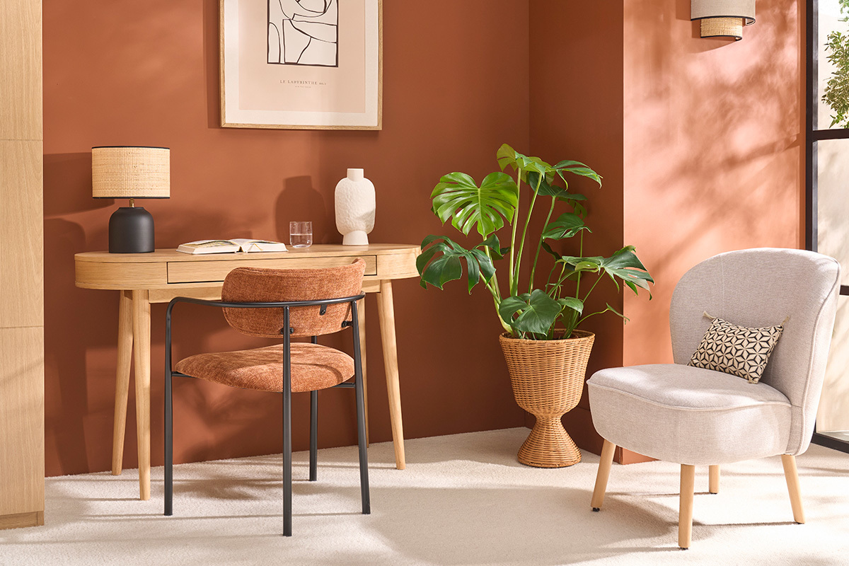 Fauteuil scandinave en tissu effet velours textur� beige et bois clair AMANITA