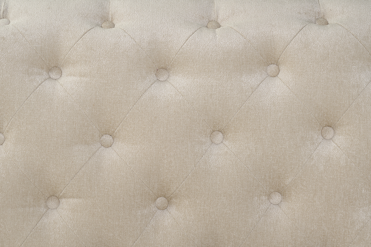 Gros plan sur la t�te de lit capitonn�e en velours beige du lit 2 places RILEY.