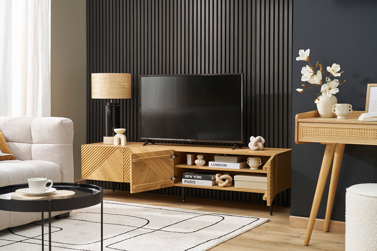 Meuble TV design en bois clair ch�ne massif grav� et m�tal noir 4 portes L180 cm ARCHIPEL