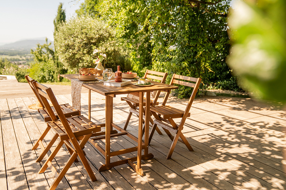 Set d'une table extensible avec rangements et de 4 chaises pliantes en bois massif CARMEN