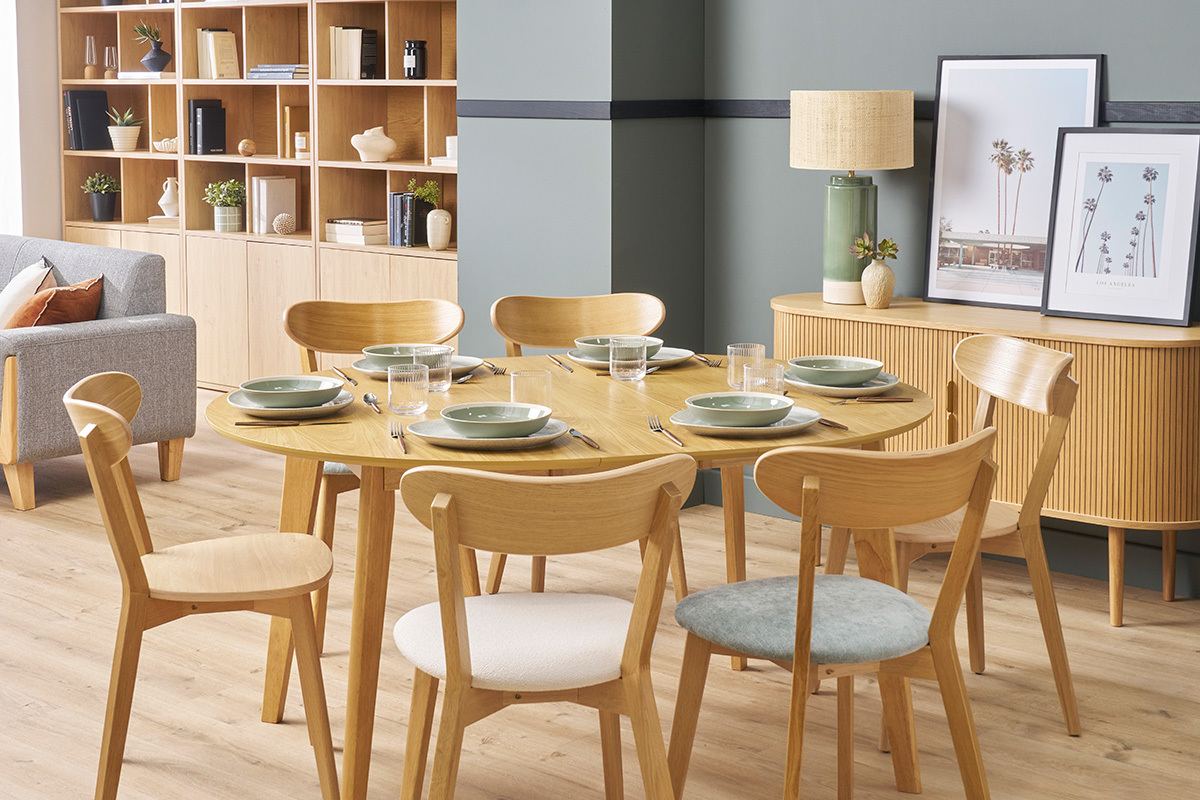 Table � manger ronde extensible finition ch�ne L120-150 cm LEENA